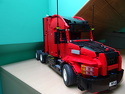 Mack mit Trailer in Rot Mack mit Trailer in Rot