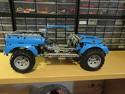 Blauer Pick up in Bau Blauer Pick up in Bau