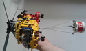 Hubschrauber mit Löschbehälter Hubschrauber mit Löschbehälter