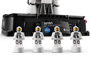 Lego 42221 NASA Artemis SLS-Schwerlastrakete